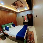 Hotel R K Villa- 500 Mtr From Kashi Vishvanath Temple