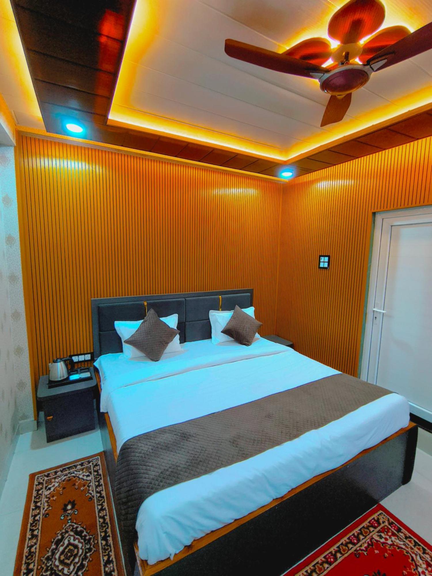 Hotel R K Villa- 500 Mtr From Kashi Vishvanath Temple Varanasi